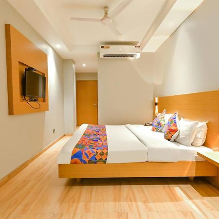 Fabhotel Penthouse - A K Dev Road Ґувахаті Екстер'єр фото