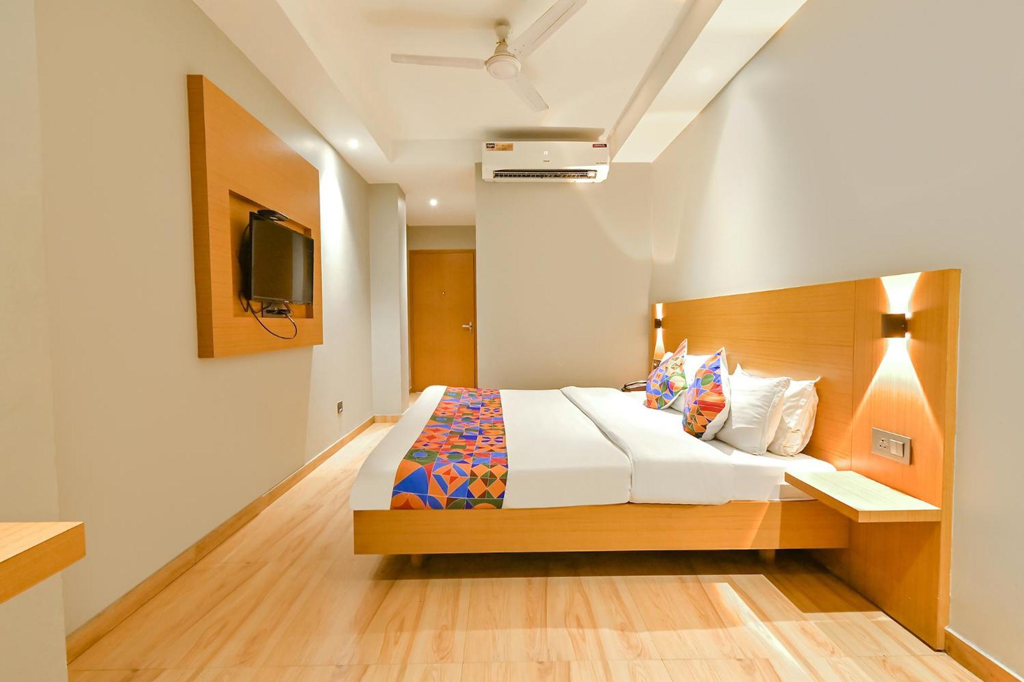 Fabhotel Penthouse - A K Dev Road Ґувахаті Екстер'єр фото