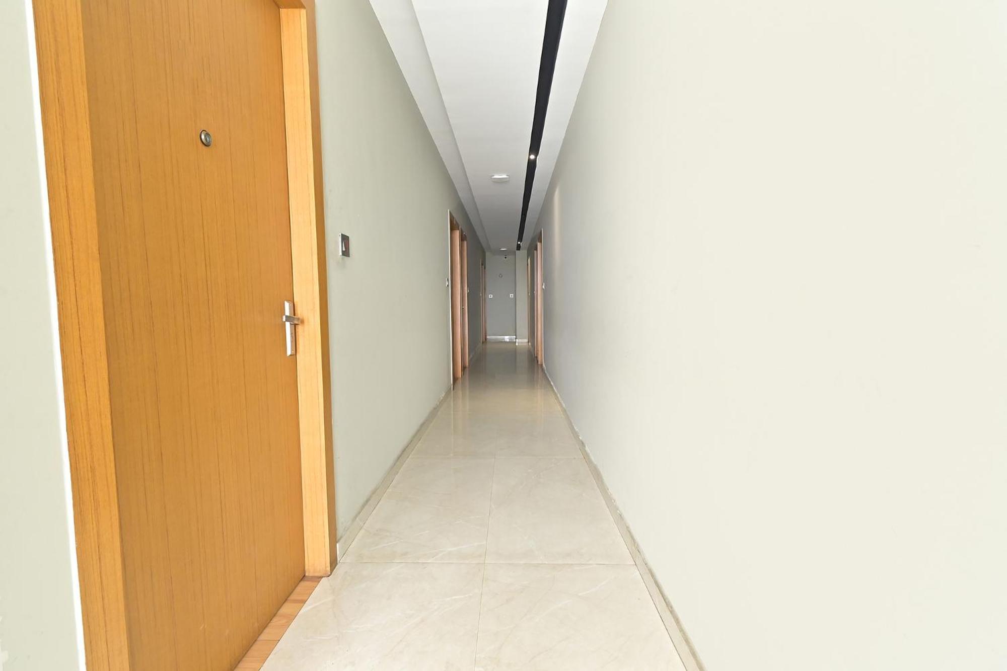 Fabhotel Penthouse - A K Dev Road Ґувахаті Екстер'єр фото