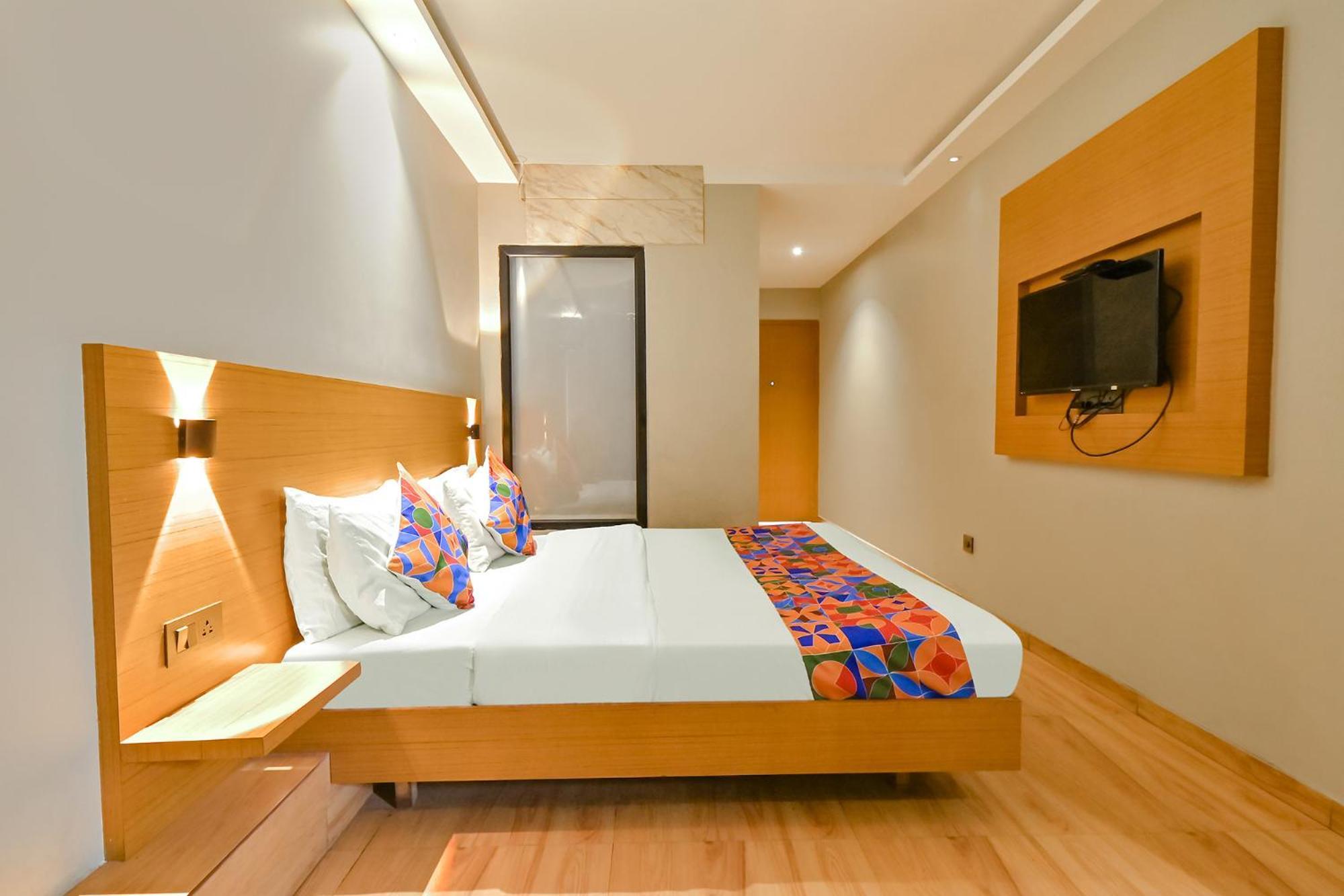 Fabhotel Penthouse - A K Dev Road Ґувахаті Екстер'єр фото