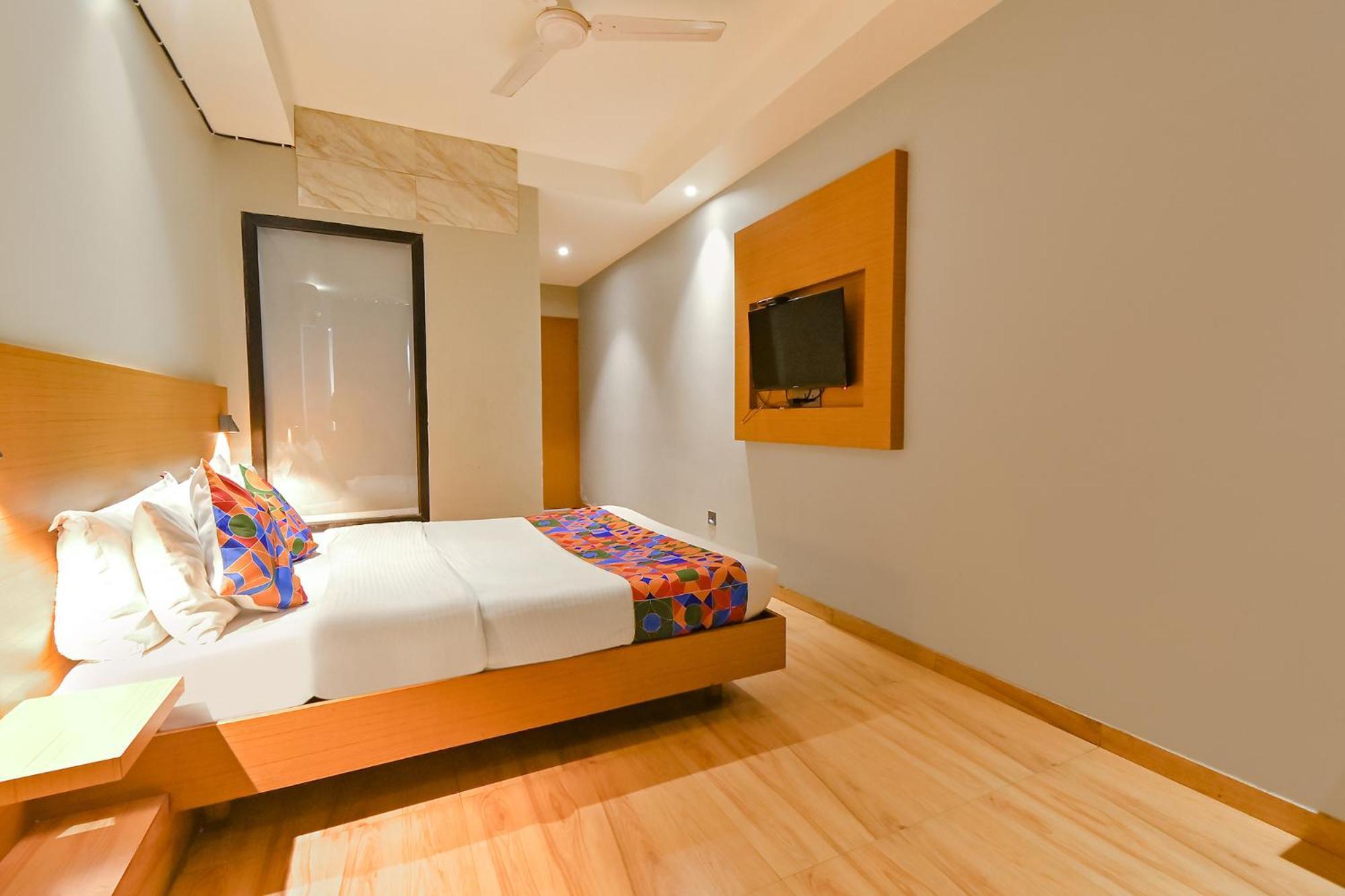 Fabhotel Penthouse - A K Dev Road Ґувахаті Екстер'єр фото