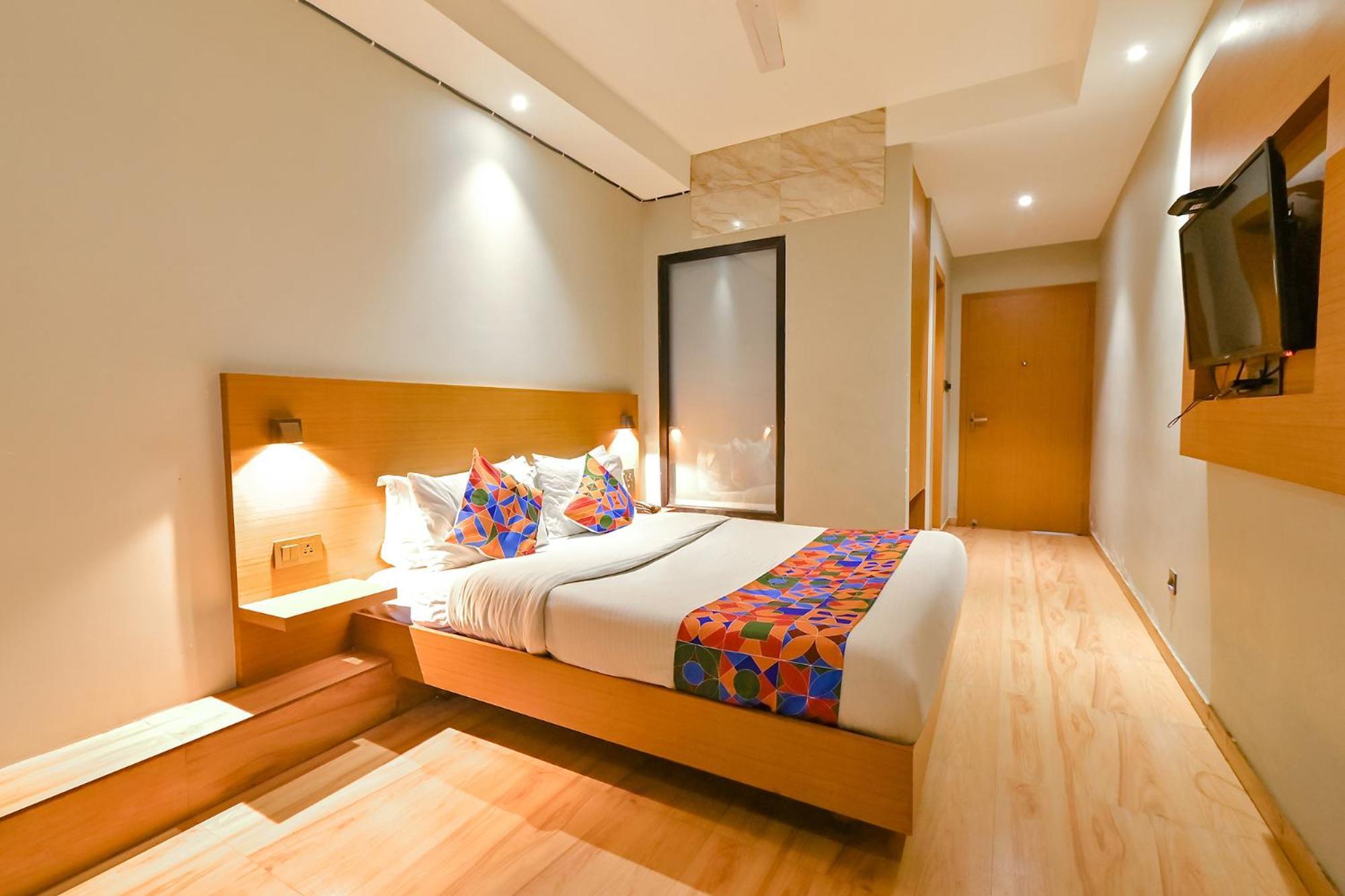 Fabhotel Penthouse - A K Dev Road Ґувахаті Екстер'єр фото