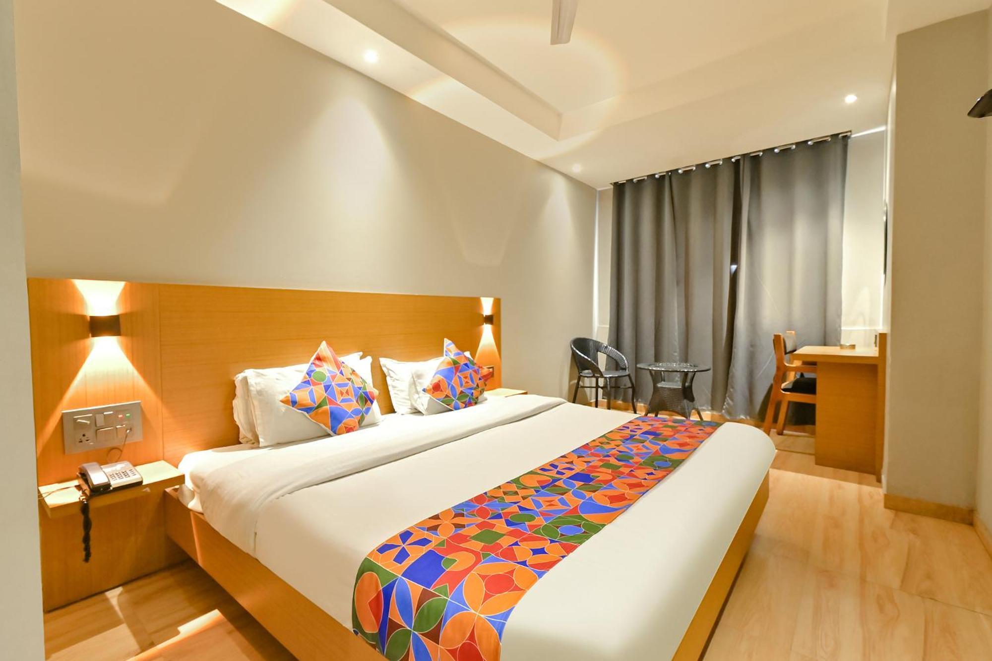 Fabhotel Penthouse - A K Dev Road Ґувахаті Екстер'єр фото