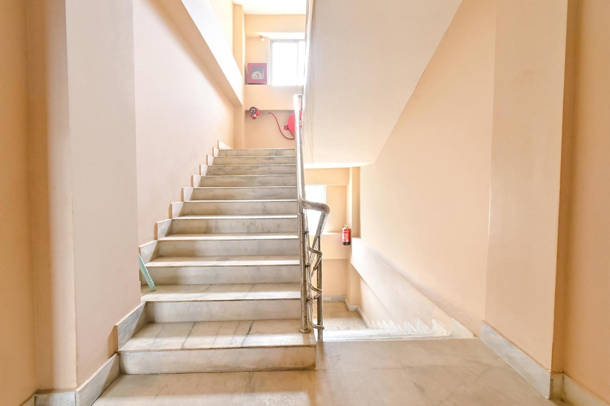 Fabhotel Penthouse - A K Dev Road Ґувахаті Екстер'єр фото