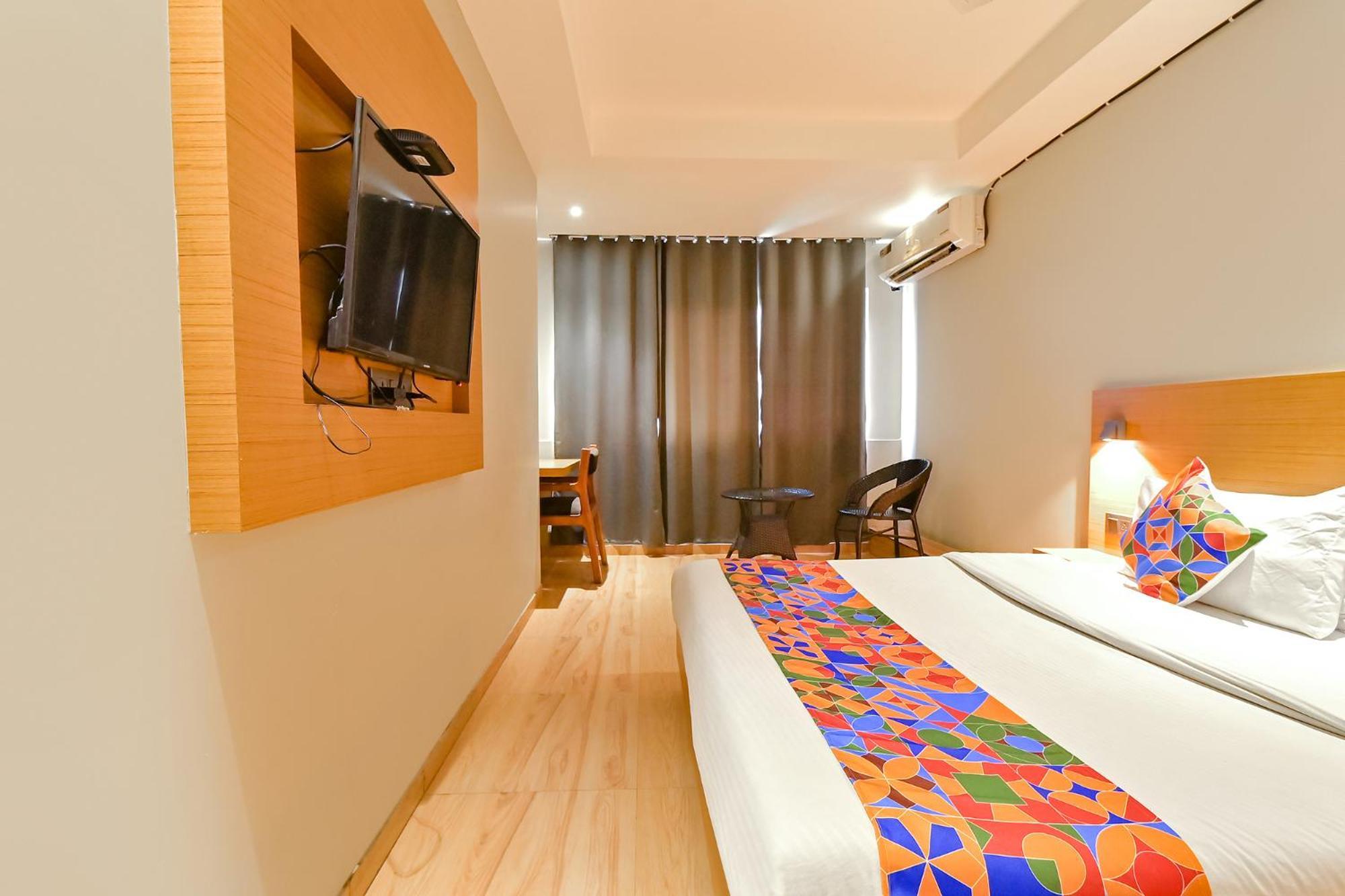 Fabhotel Penthouse - A K Dev Road Ґувахаті Екстер'єр фото