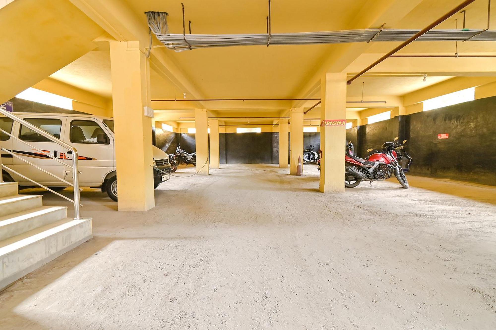 Fabhotel Penthouse - A K Dev Road Ґувахаті Екстер'єр фото