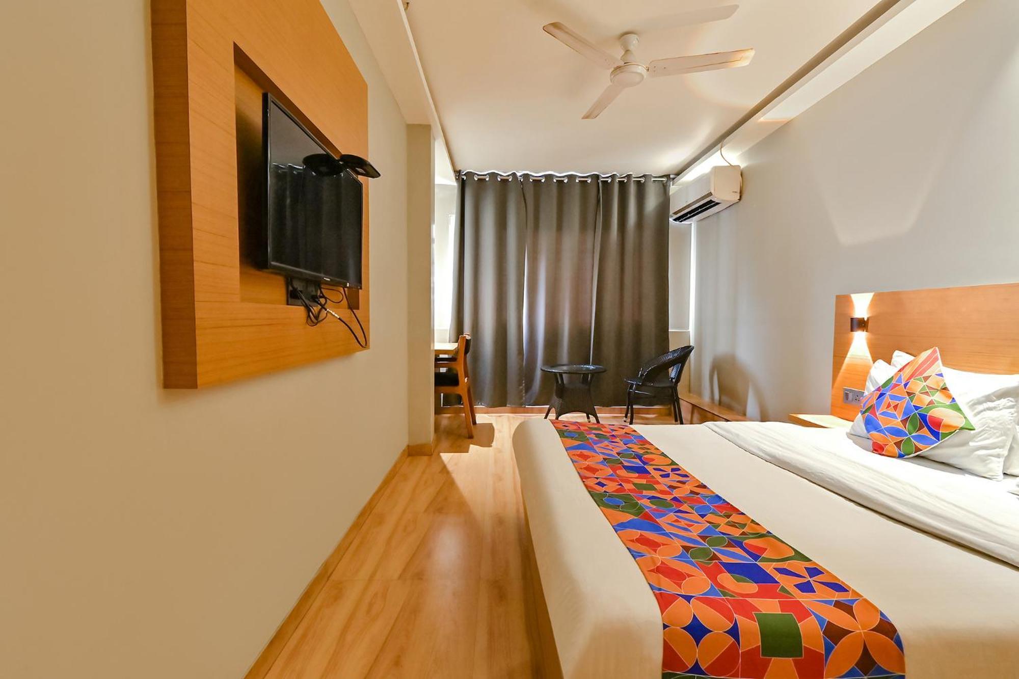Fabhotel Penthouse - A K Dev Road Ґувахаті Екстер'єр фото